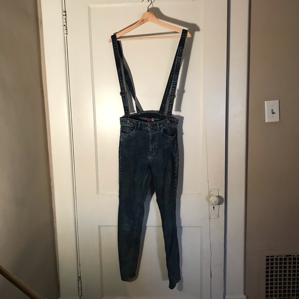 H&M skinny jeans with suspenders